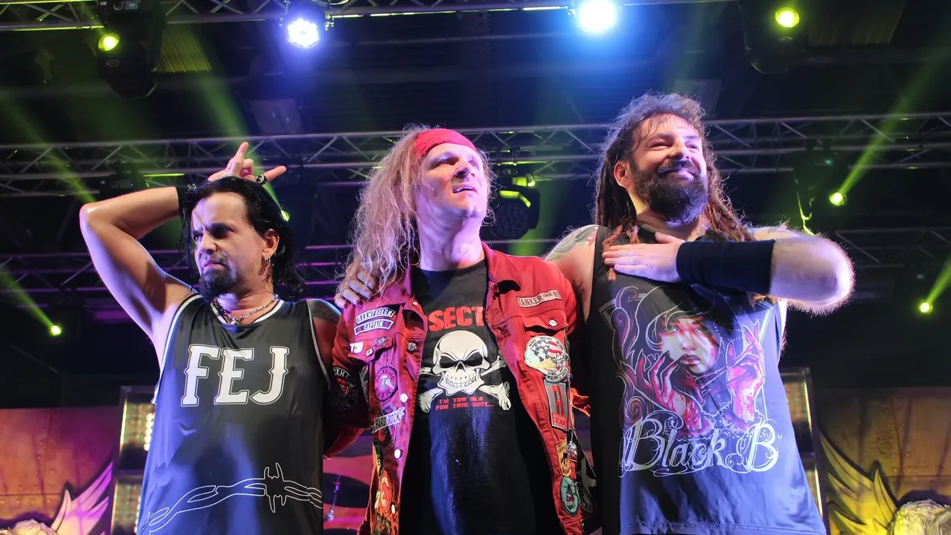 A karanténban sem hagyja magára rajongóit a Tankcsapda