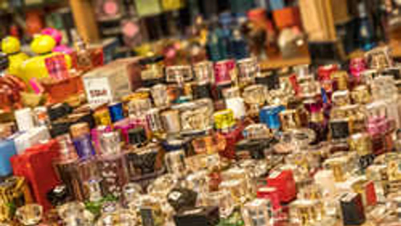 Figyelmeztetést adtak ki a szakértők: halálos méreg van a hamisított parfümökben