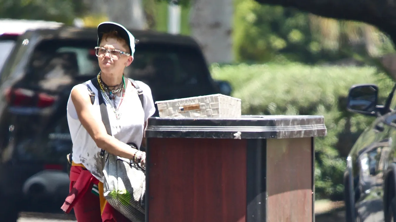 EXCLUSIVE: Baywatch star Jeremy Jackson's ex wife Loni Willison Spotted Rummaging Through Trash Cans For Food and Drinks in Hollywood, California