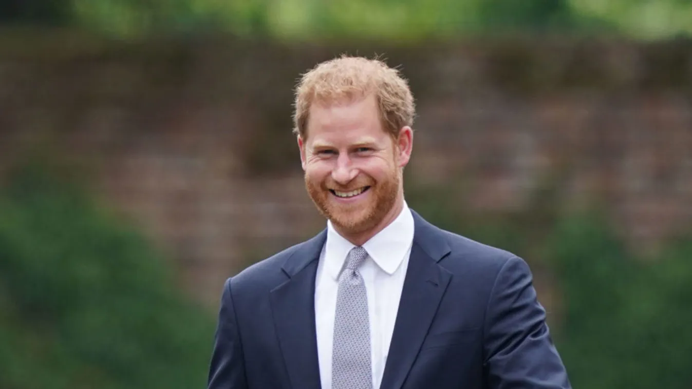 Harry távol van ugyan a tróntól, de nagy királynak érzi magát