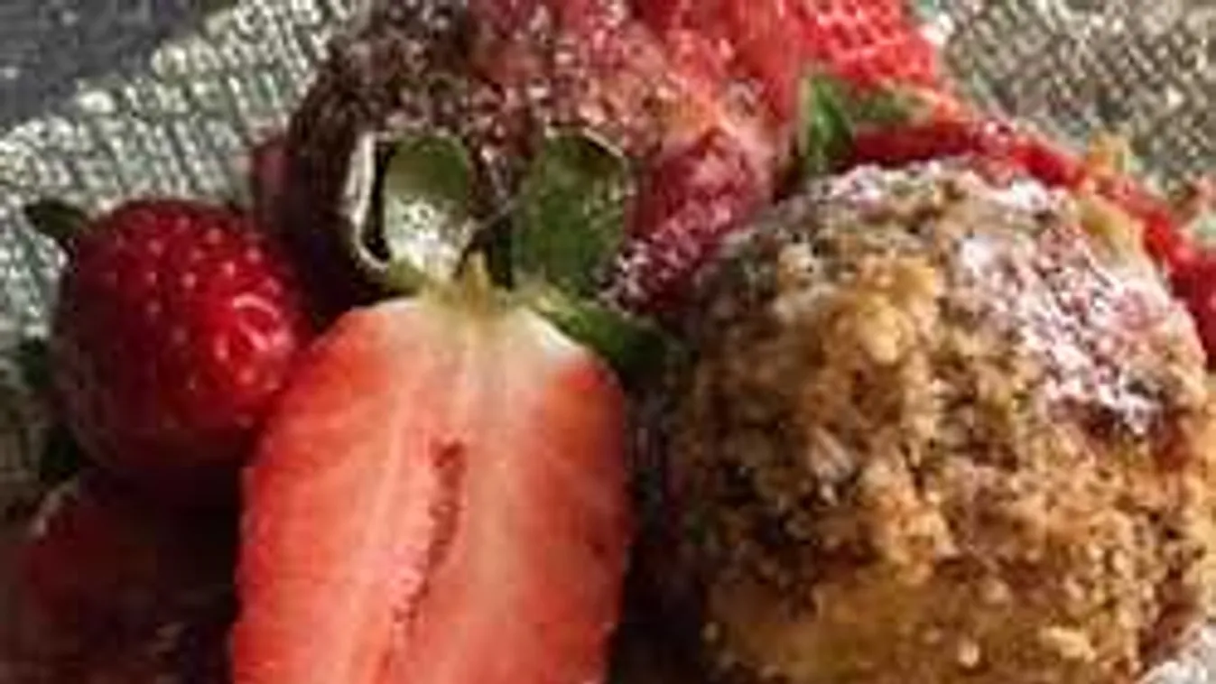 Itt a tavasz első diétás csúcsreceptje: Epergombóc cukor nélkül