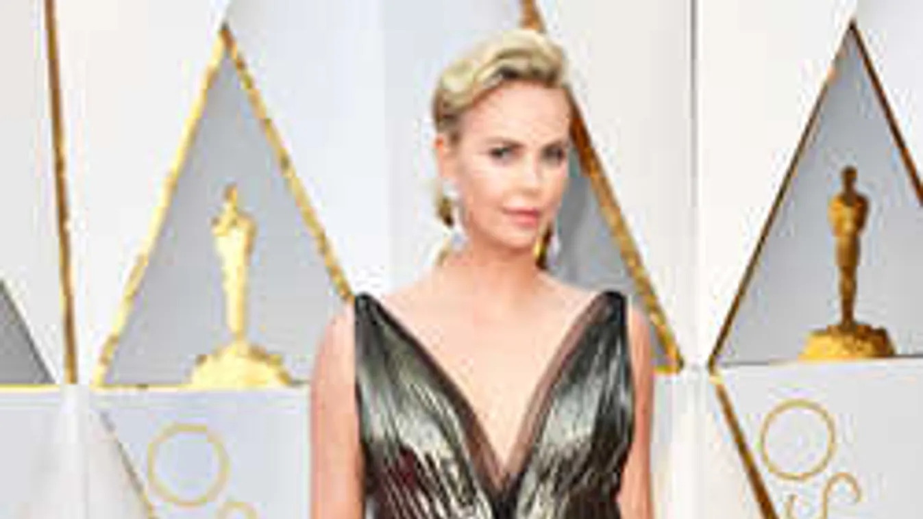 Cenzúrázták Charlize Theront!