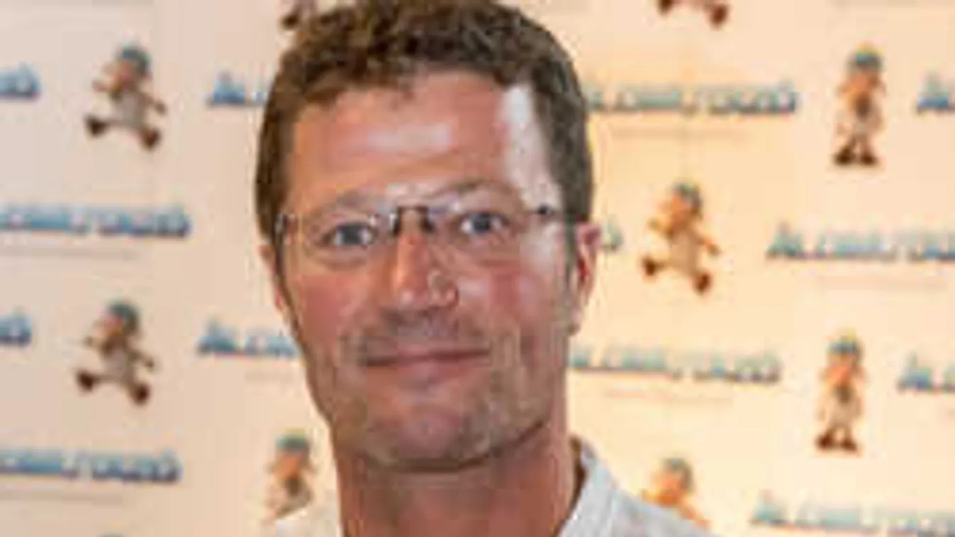 Intim fotó, lekapták a pesti éjszakában Stohl Andrást