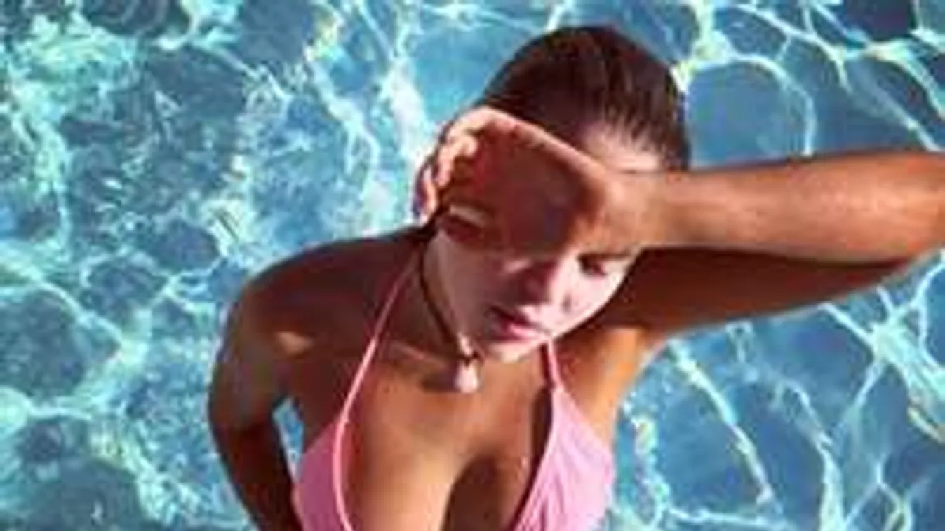 Összemaszatolt mellekkel csábít a pucér szupermodell - fotók