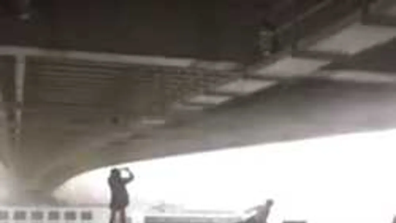 Elképesztő jelenetet videóztak a budapesti viharban