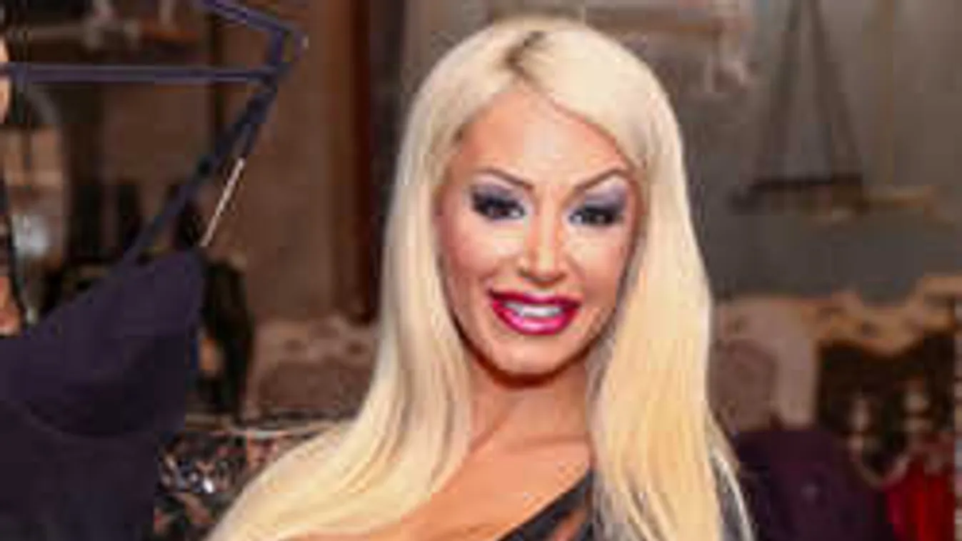 Ruha nélkül fotózták a magyar sztárt, elolvadnak a rajongók