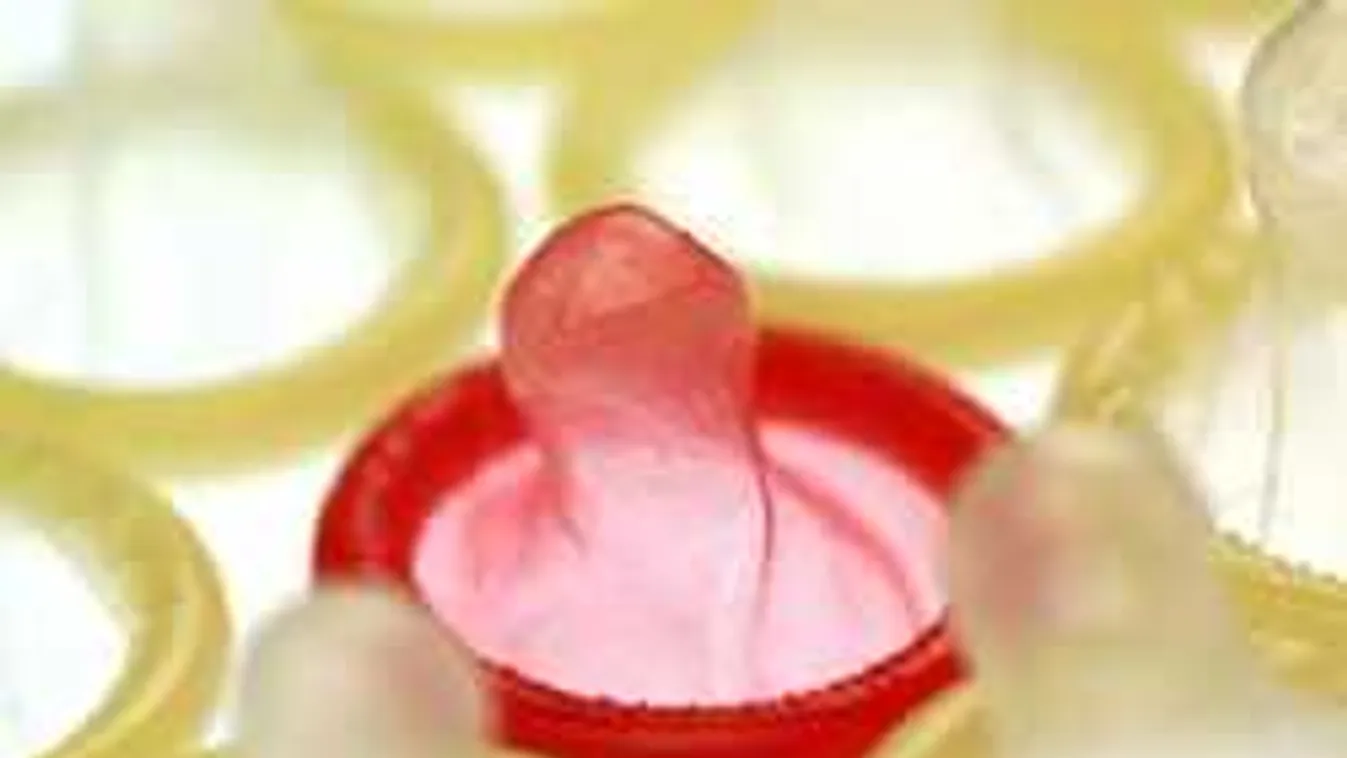 Tilos óvszert reklámozni este 10-ig, mert az illetlenség!