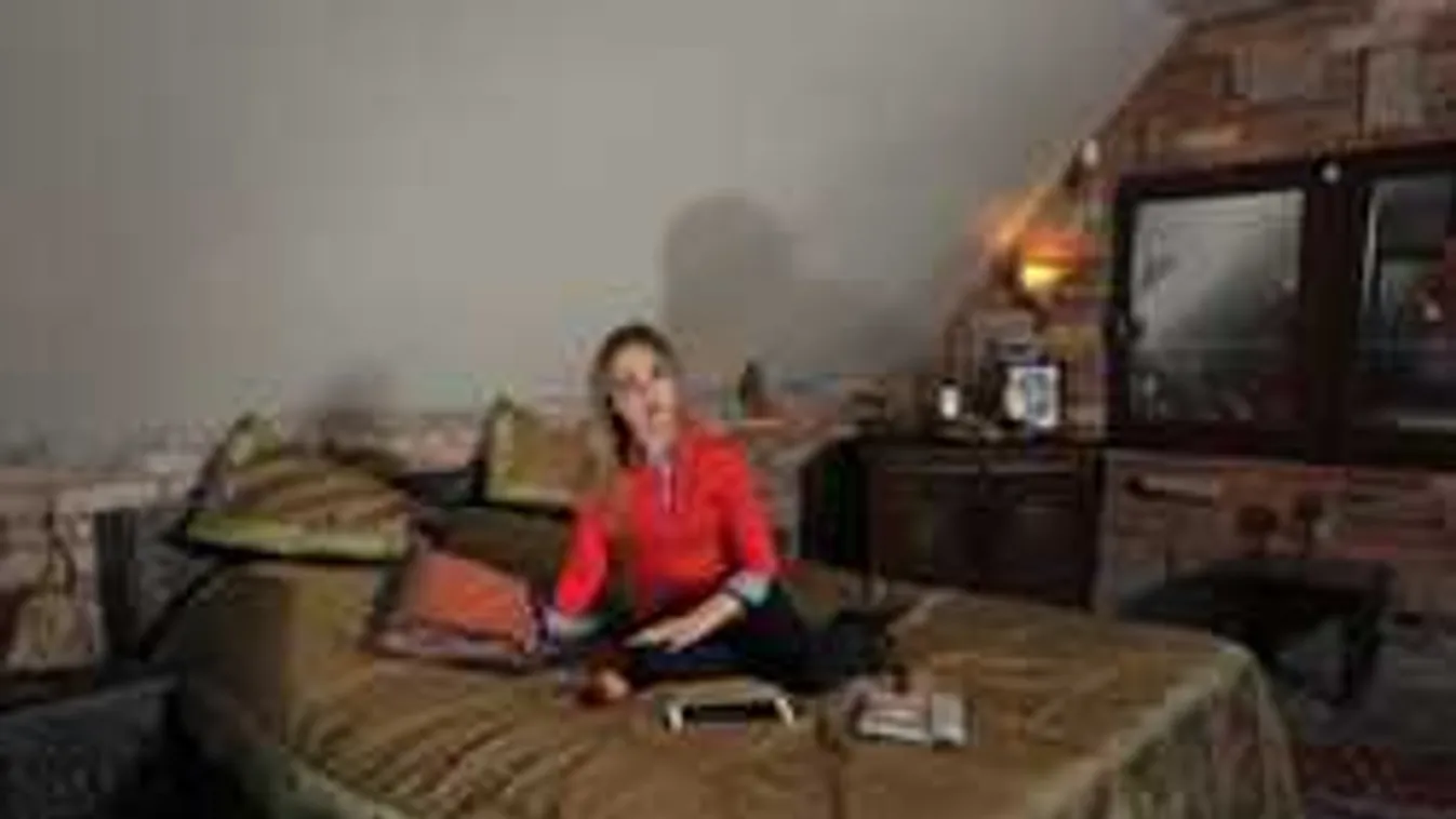 Remegett a félelemtől: Bezárkózott otthonába a magyar tévés