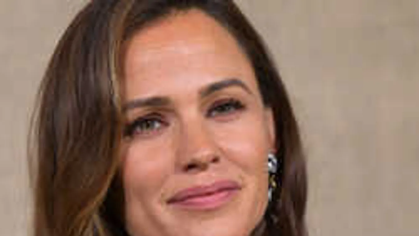 Lebukott a színésznő: házas férfival szűrte össze a levet