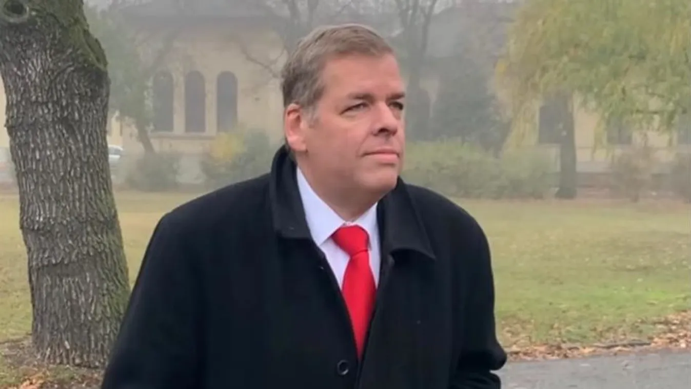 „Szeretném, ha szeretnének” – tényleg a Tinderen tűnt fel az elvált magyar politikus?