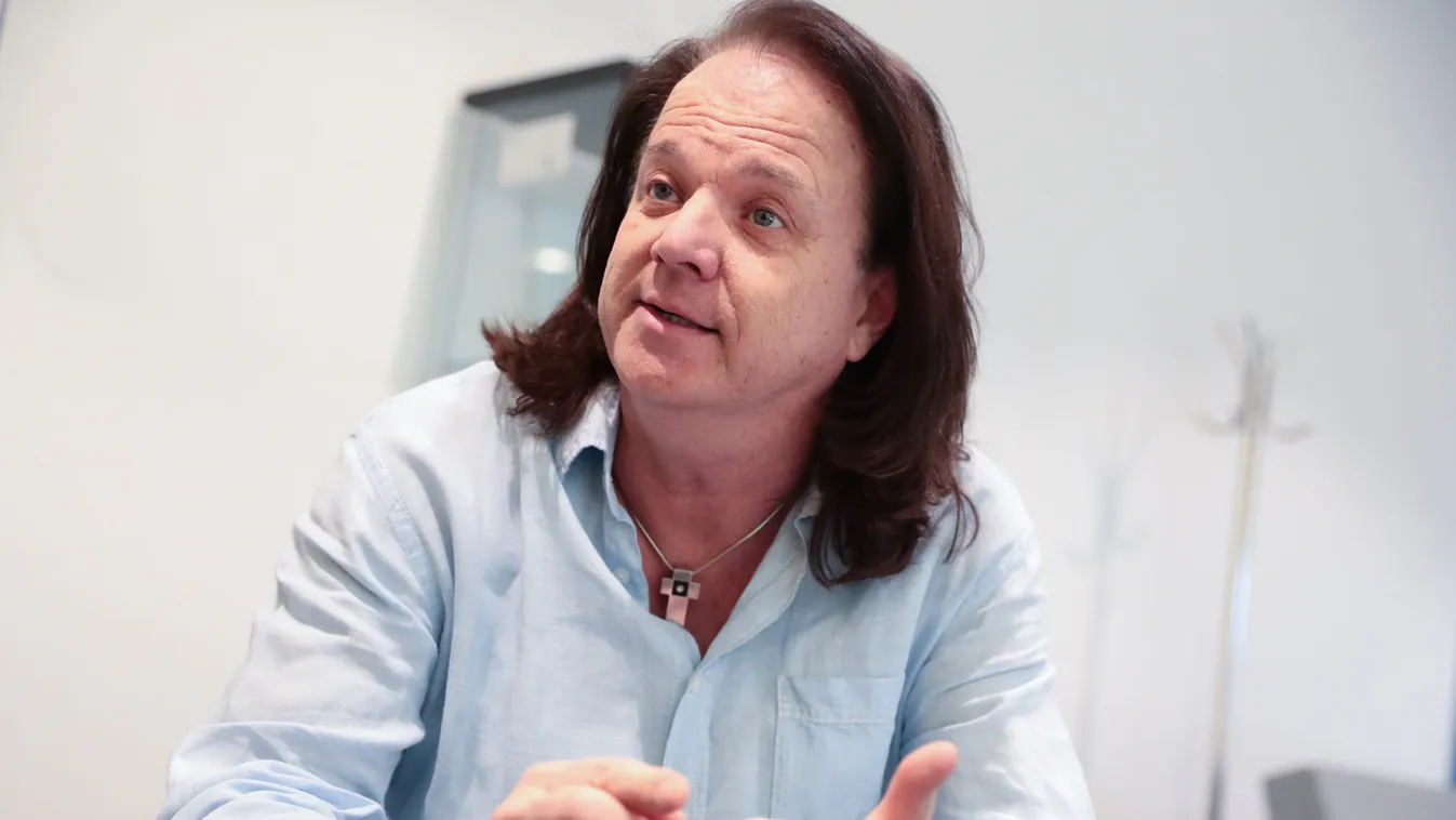 Friss hírek a kórházból: Újfajta eljárással gyógyítják az EDDA billentyűsét