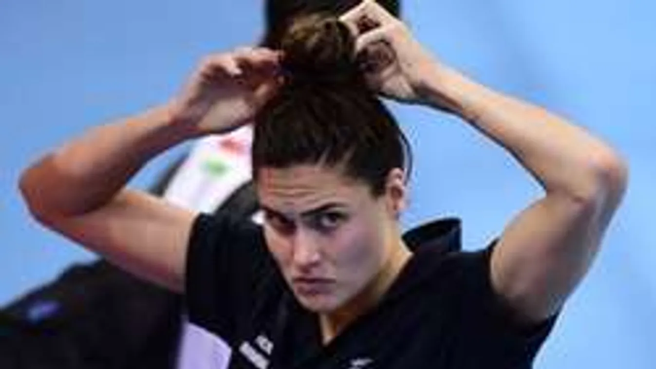 Szexi csókot küld nekünk karácsonyra Jakabos Zsuzsanna