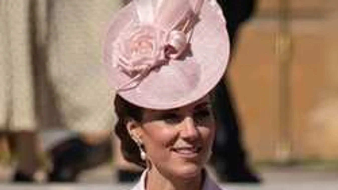 Játék esős délutánhoz: Megtalálod a királynőt és Katalint ezen a képen?