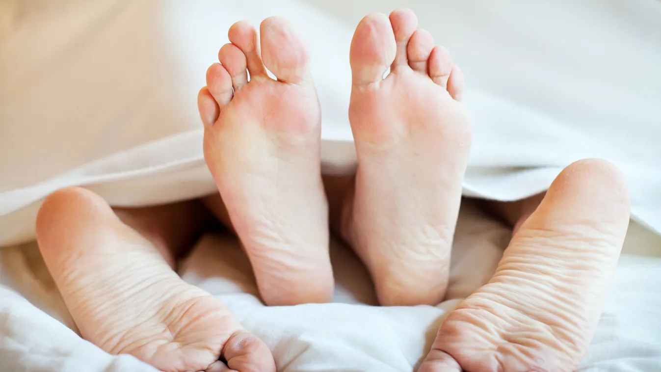 A férje mindent hallott: mostohafiával gyűrte a lepedőt a perverz anyuka