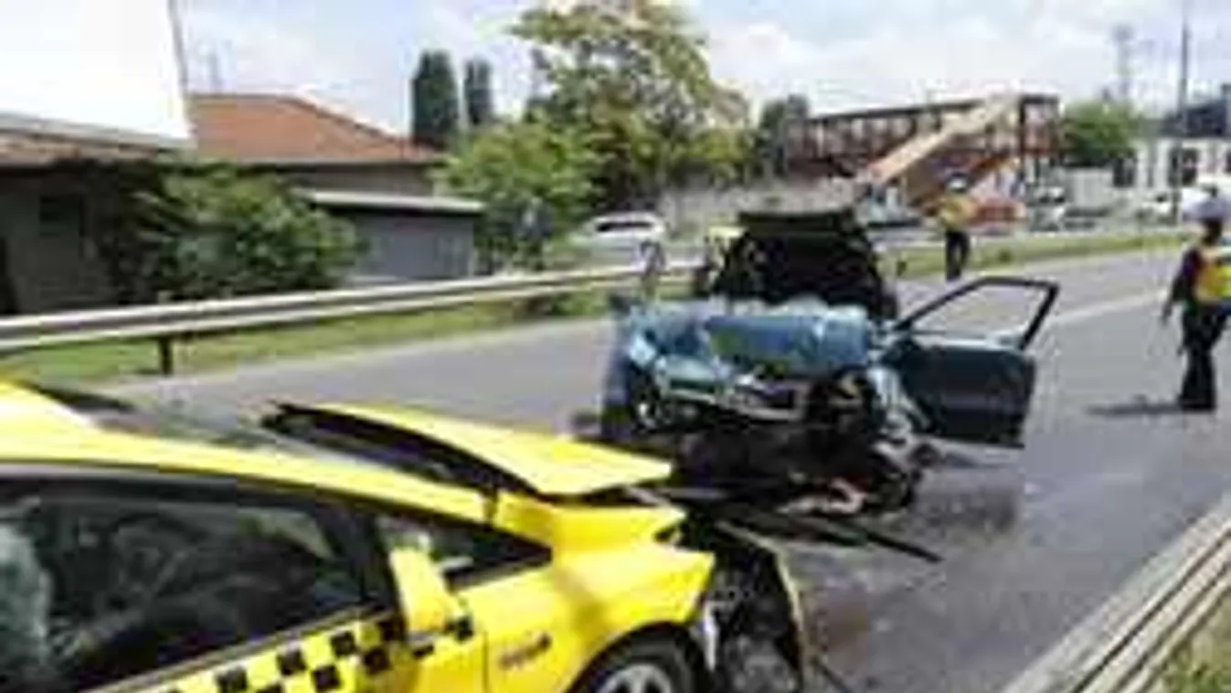 Megérkeztek az első fotók a Ferihegyi úton történt brutális balesetről