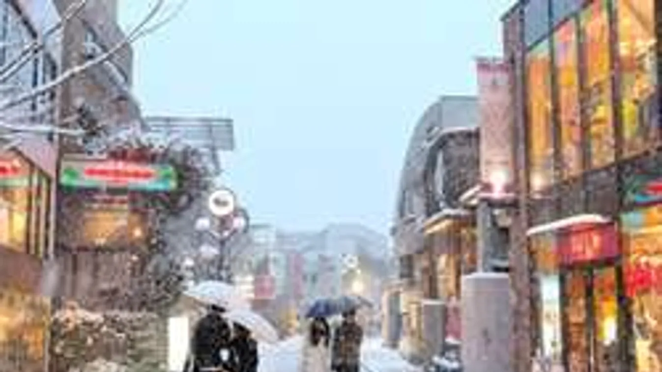 Megbénult a közlekedés a brutális hóvihartól: 54 éve nem volt ilyen!