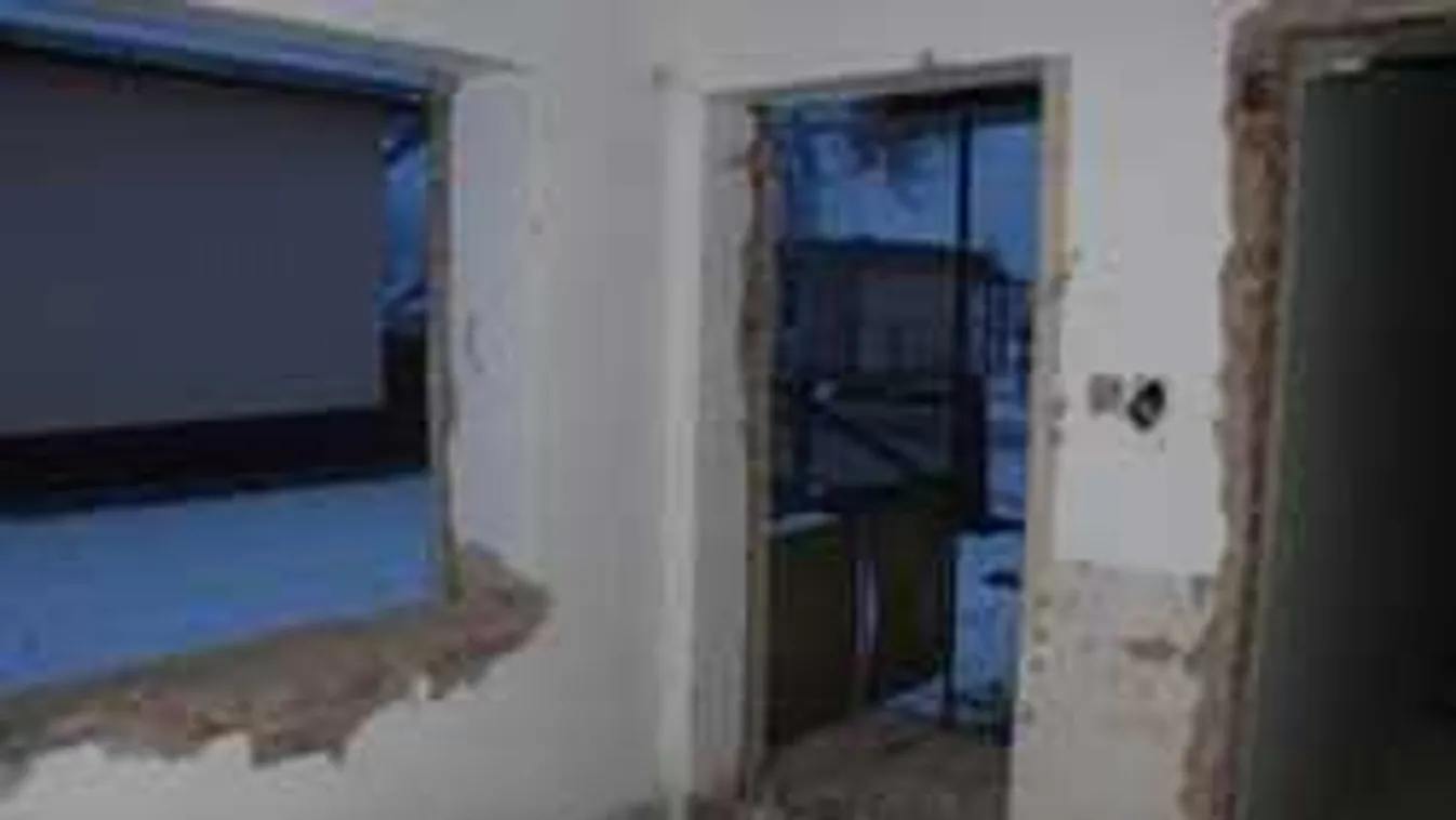 Ajtóstól törtek be egy házba, majd az ajtót is elvitték a betörők