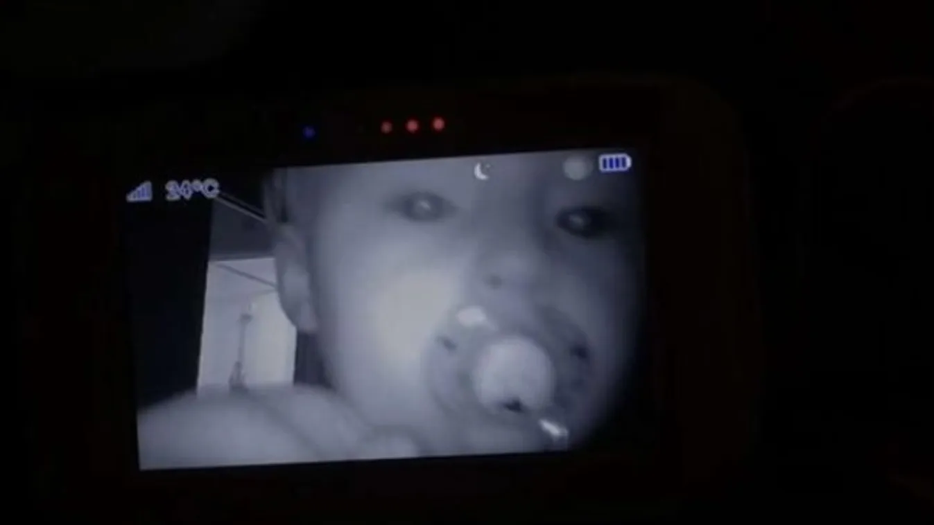 Sokkot kaptak a szülők, amikor éjszaka meghallották ezt a babafigyelő monitoron