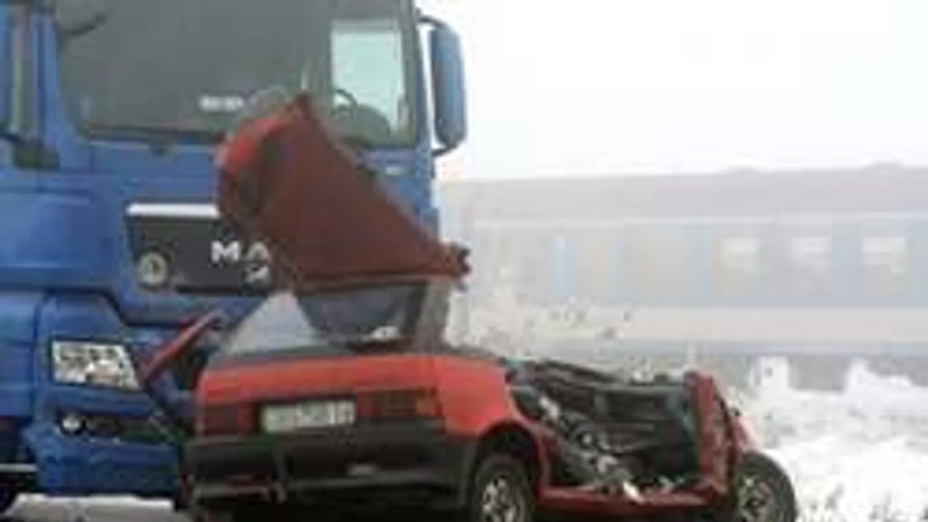 Durva fotók a karcagi horrorbalesetről