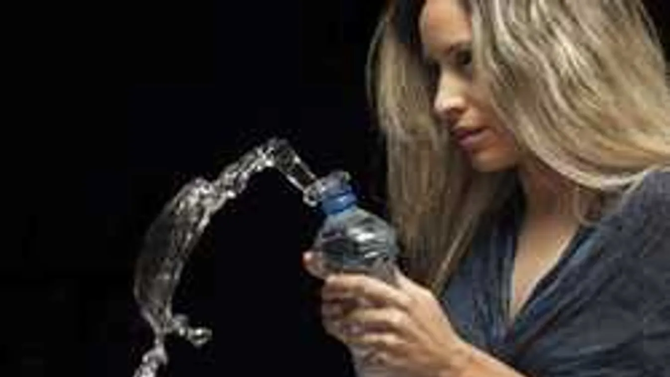 100 forintos trükk: műanyagpalackba rakják a hajukat a nők