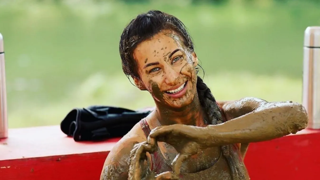 Nem búslakodik az Exatlon kiesője: tűzpiros bikiniben mutatta meg a testét