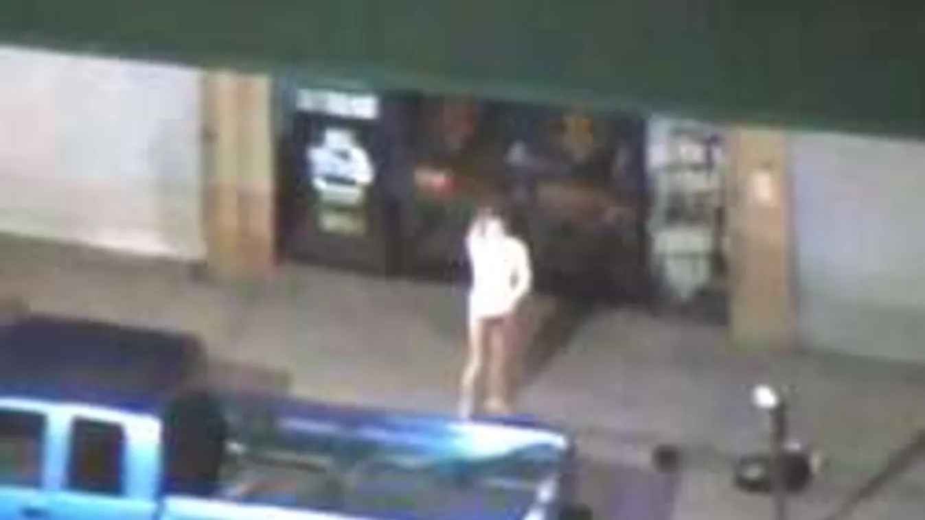 Meghökkentő videó! Levetkőzött a zsaruknak a letartóztatott nő!