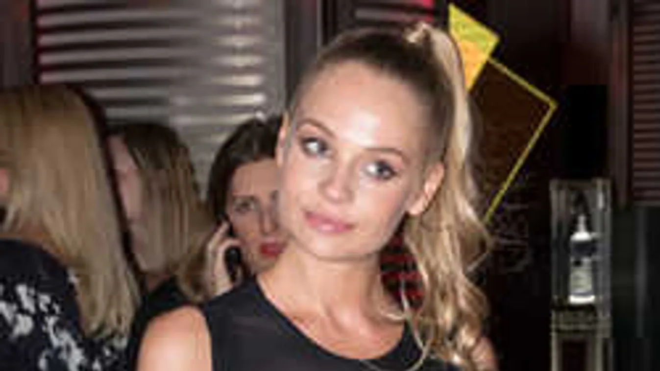 Bámulatos fotó, ledobta a ruhát Iszak Eszter