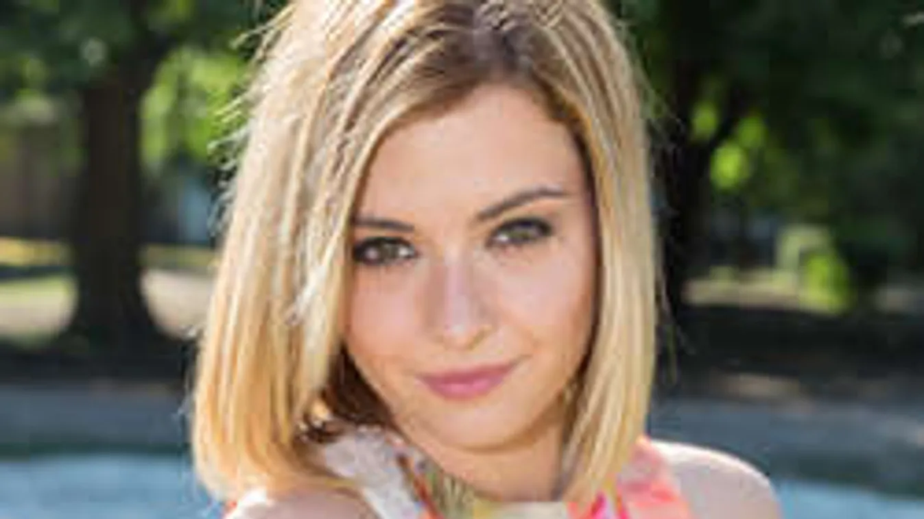 Segítsünk Lolán! Alaposan leégett az énekesnő!