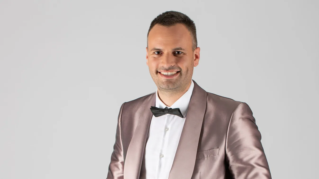 Ez nem semmi: villanyszerelő lett a magyar énekes!