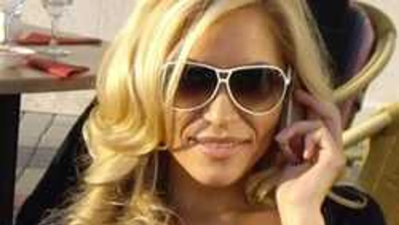 Így dubajozik a magyar sztáranyuka