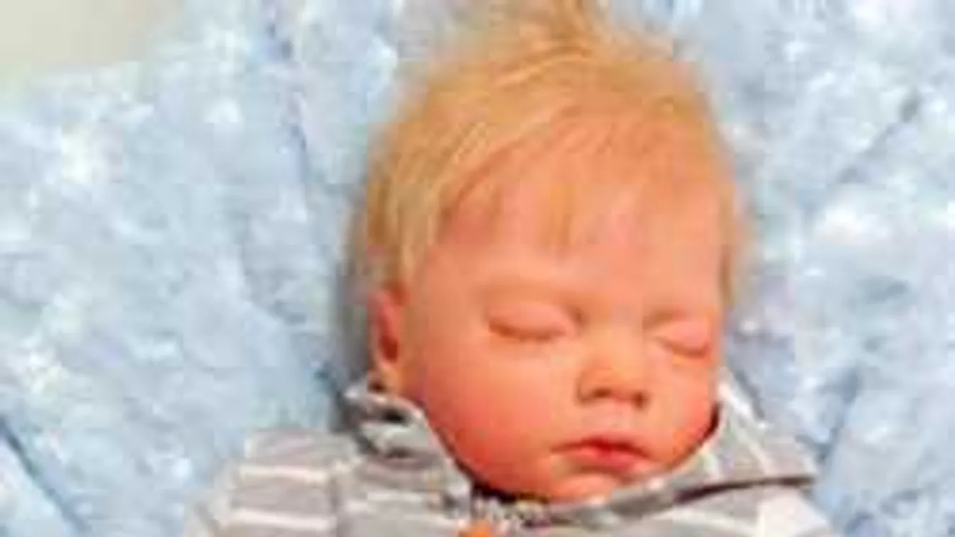 Ilyen babával vigasztalódnak a gyászoló szülők