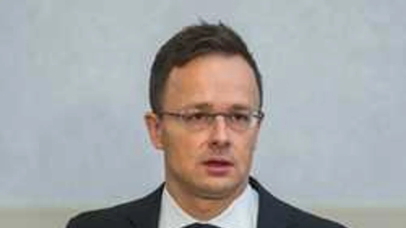 Szíjjártó Péter: Magyarország segíti az illegális migránsok megállítását