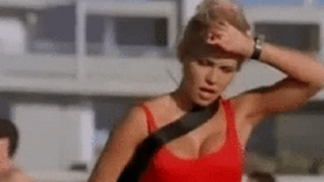 Baywatch-lányként hergeli a strandolókat Baukó Éva