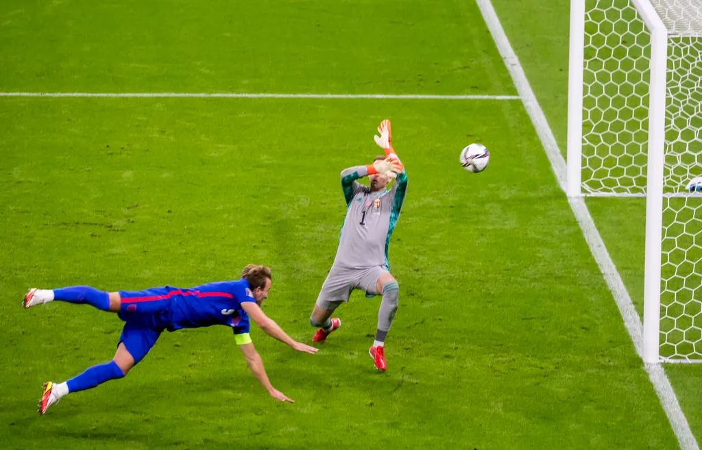 9_0619981SZL3727-scaled