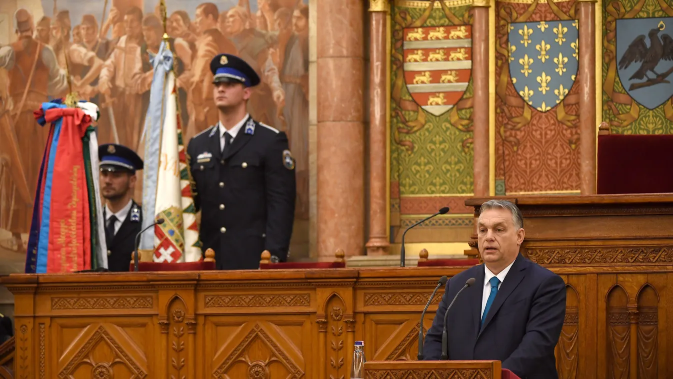 Orbán Viktor: Megvédjük a határokat, megfékezzük a migránsokat