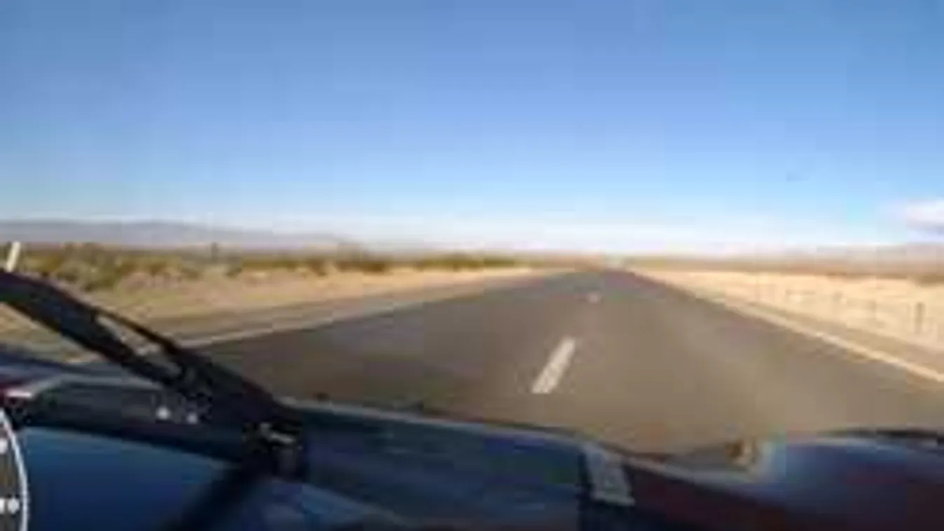 Így néz ki, amikor valaki 457-el száguldozik az autópályán! - videó