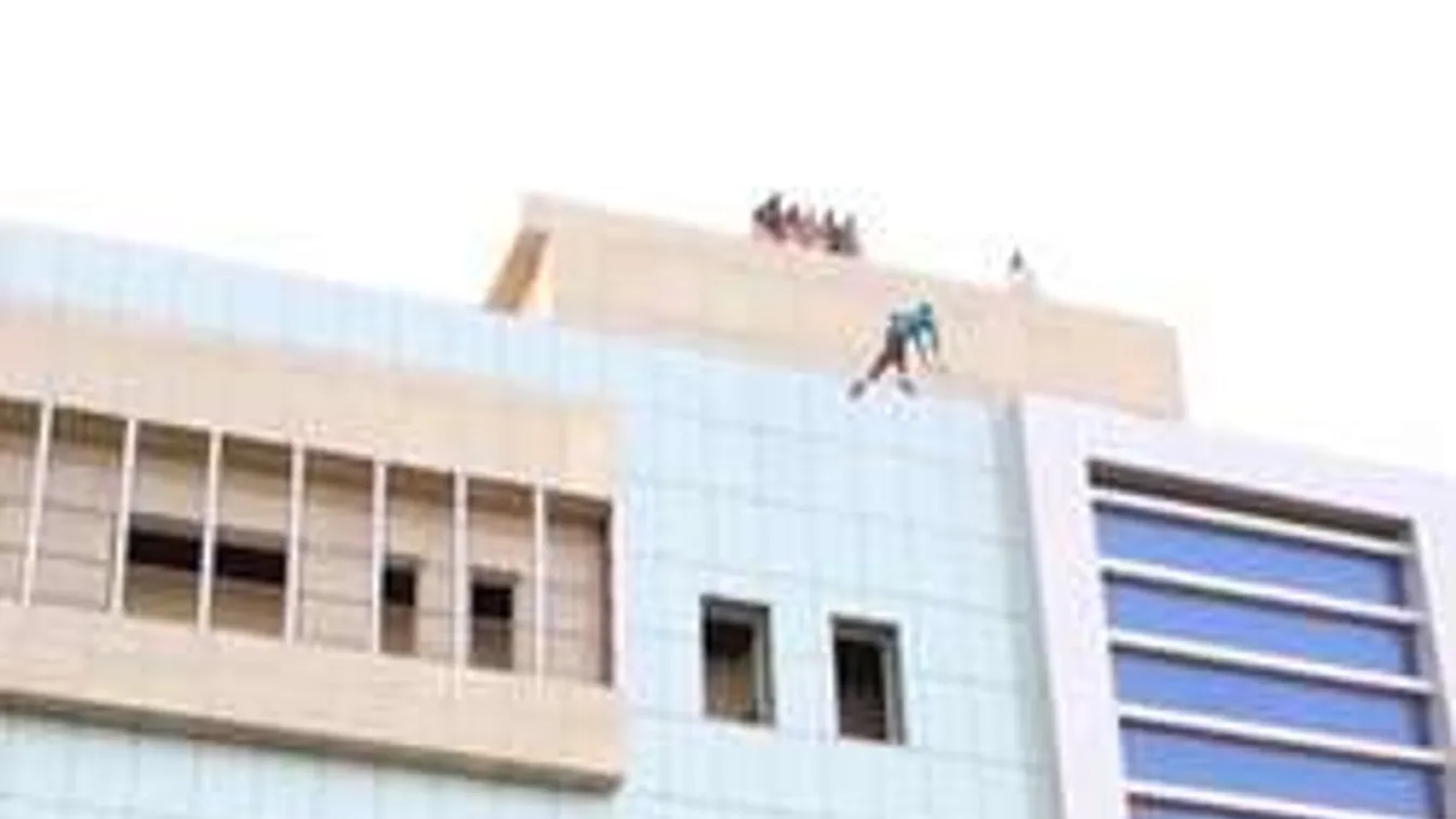 Borzalom: Videóra vette az Iszlám Állam a meleg férfi kivégzését!