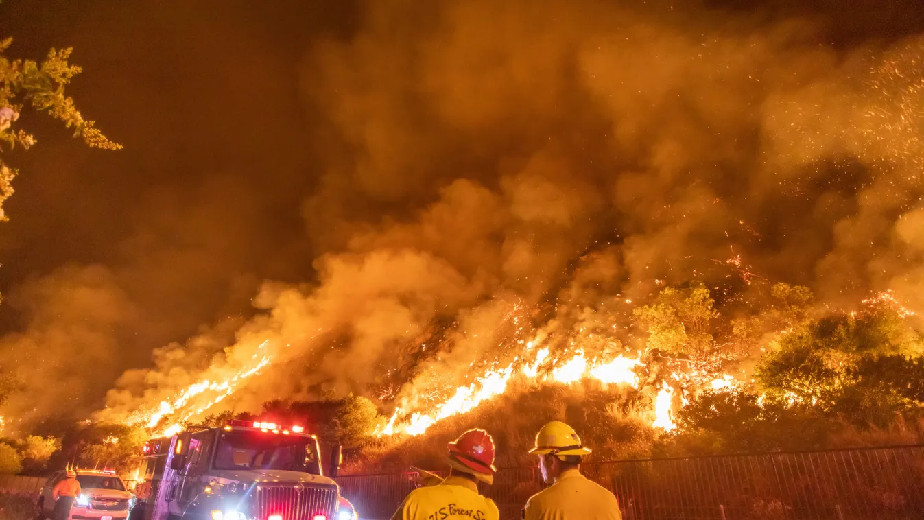 Döbbenetes fotók az újabb kaliforniai tűzviharról – 1300 tűzoltó küzd a lángokkal