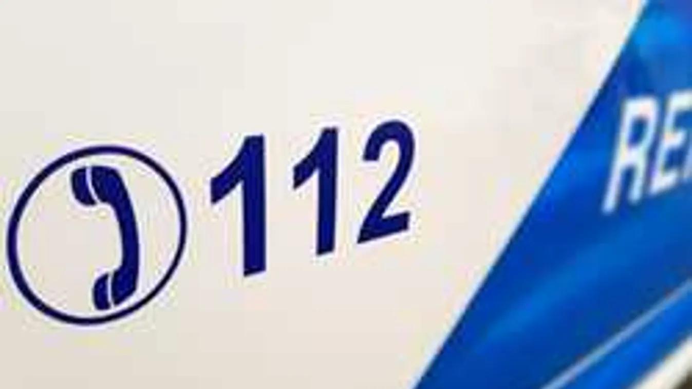 Szülői felelőtlenség: tűző napon álló kocsiból mentettek egy kétévest