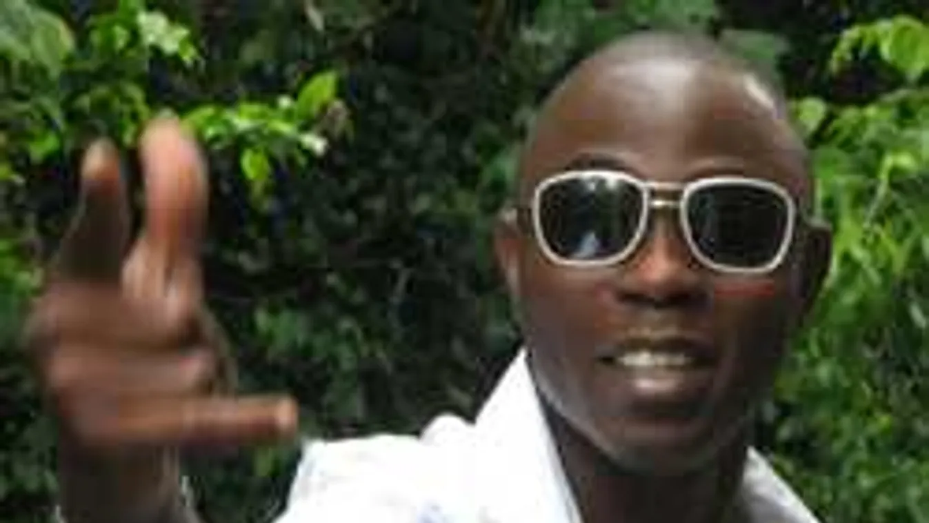 Fekete Pákó szerelmes! Megmutatta új barátnőjét!