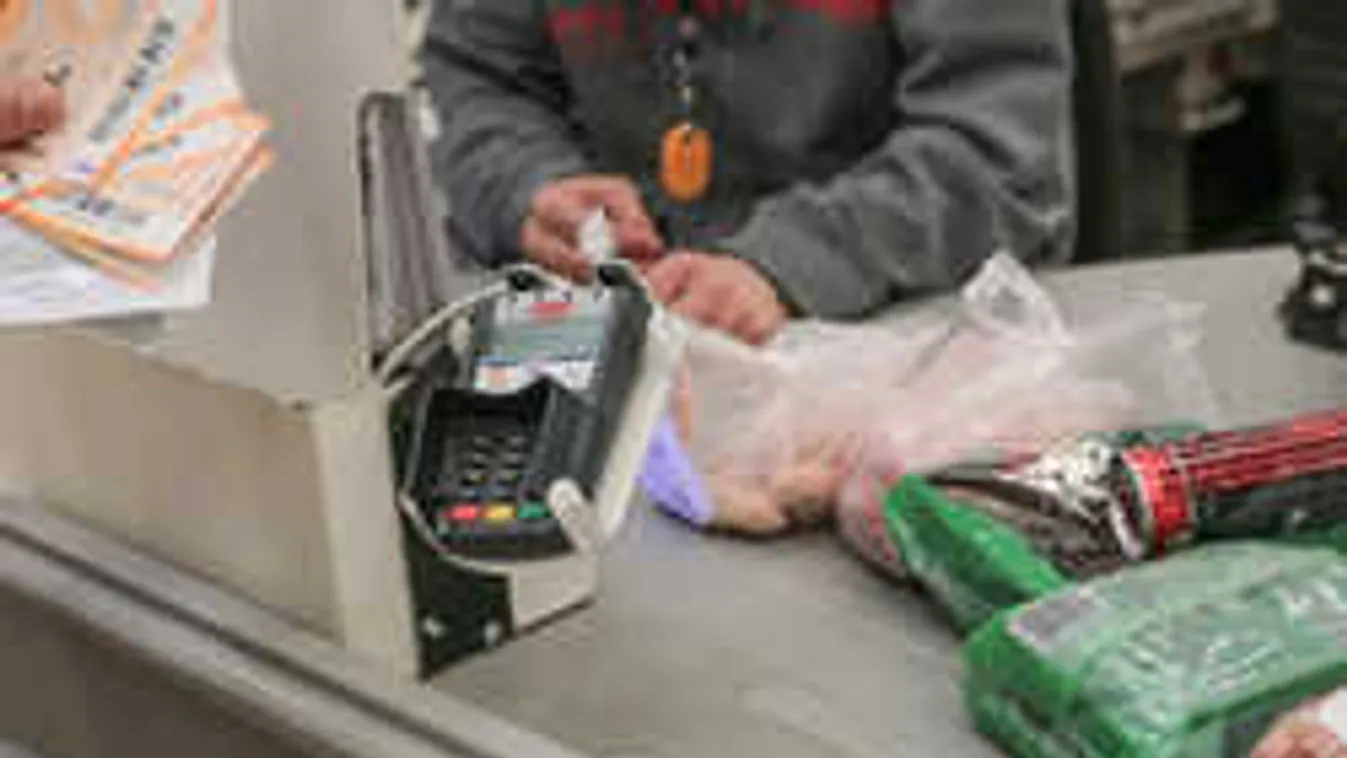 Az Erzsébet-utalványok felét már kézbesítették