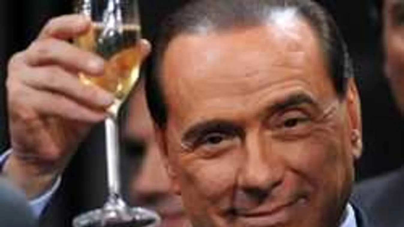 Berlusconi Orbánnak: Éljen, éljen, éljen!
