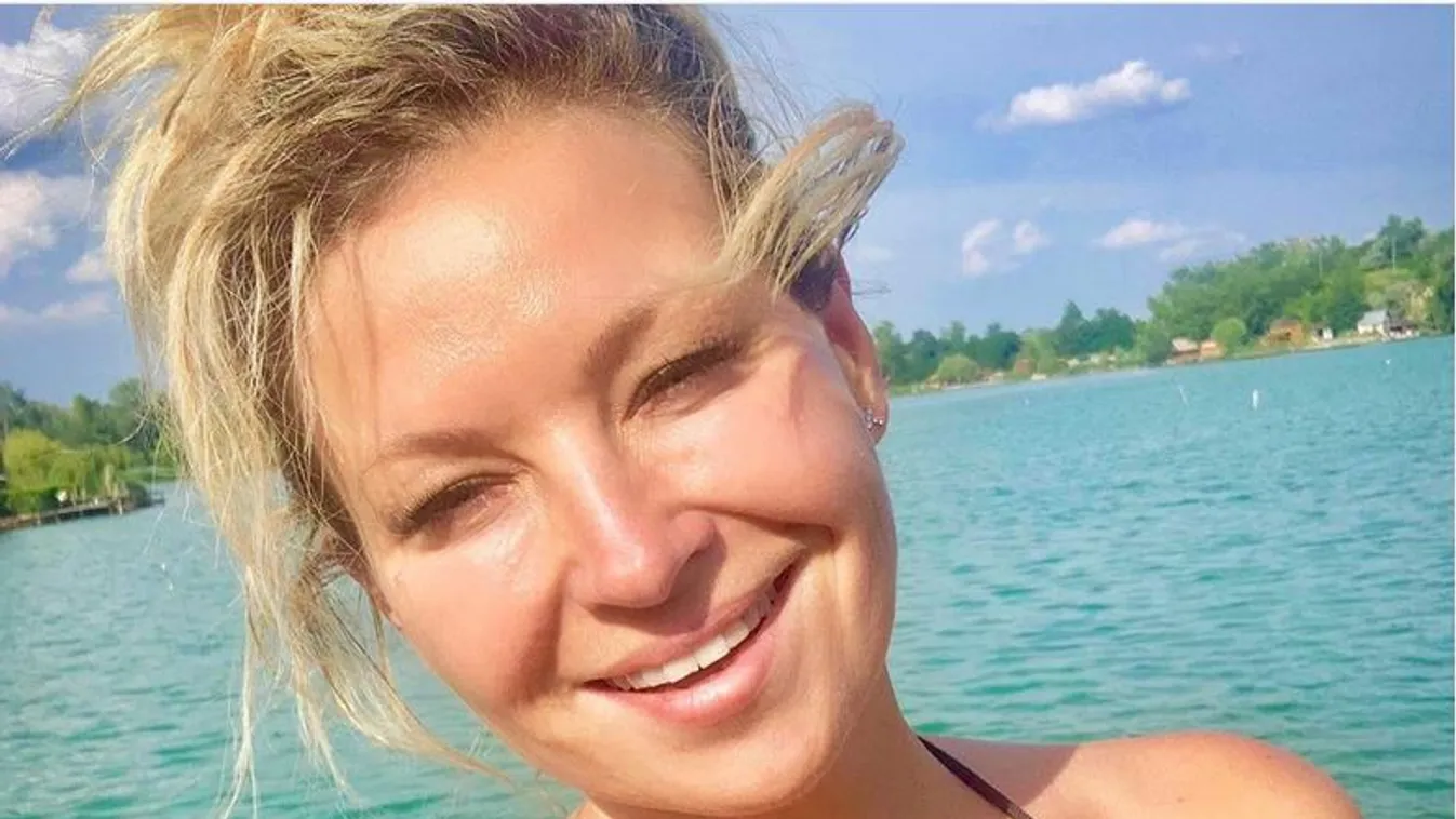 Ledobta bikinifelsőjét a magyar sztár