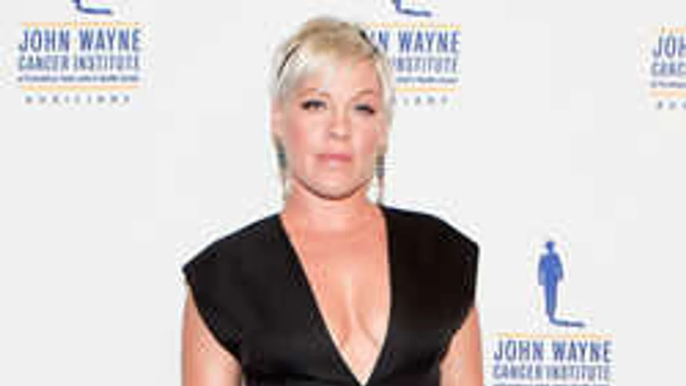 Így érkezett meg Pink a Szigetre, itt az első videó