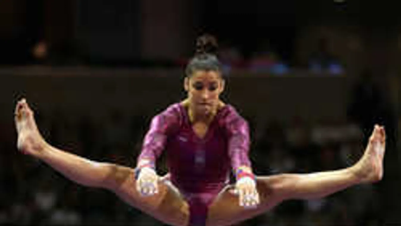 Se bugyi, se más: pucéran tárja szét a lábait az olimpikon tornászlány