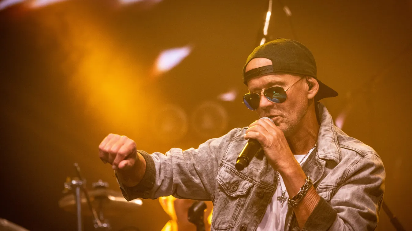 Raktárkoncert: Fegyelmezetten viseli a koronavírus-járványt az Emelet