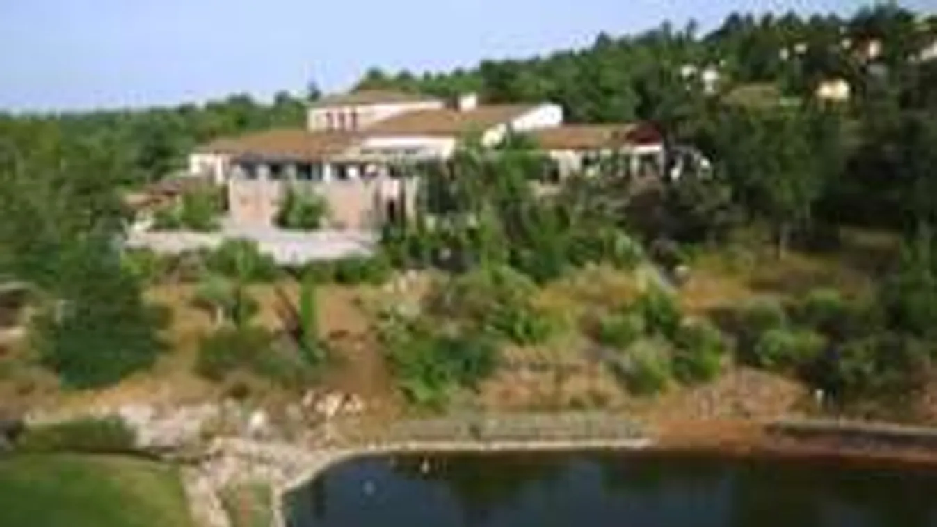 Oscar-díjas világsztár birtokán szállnak meg válogatott focistáink az EB alatt