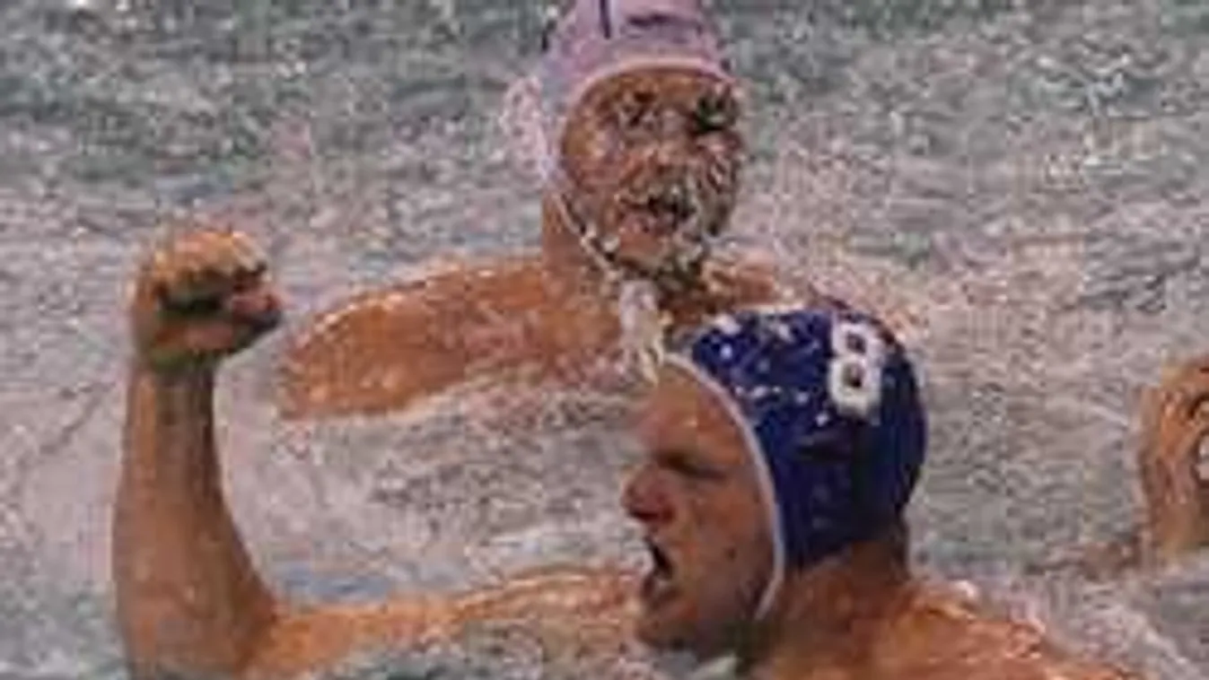 Örömhírt közölt a magyar sztárpólós, eljegyezte a szerelmét