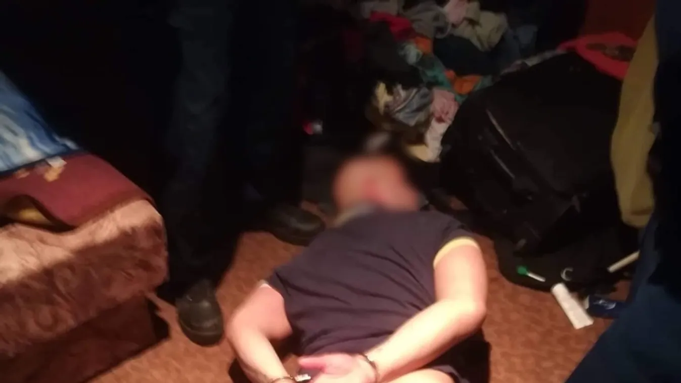 Így törték rá a rendőrök az ajtót az ékszertolvajra – videóval