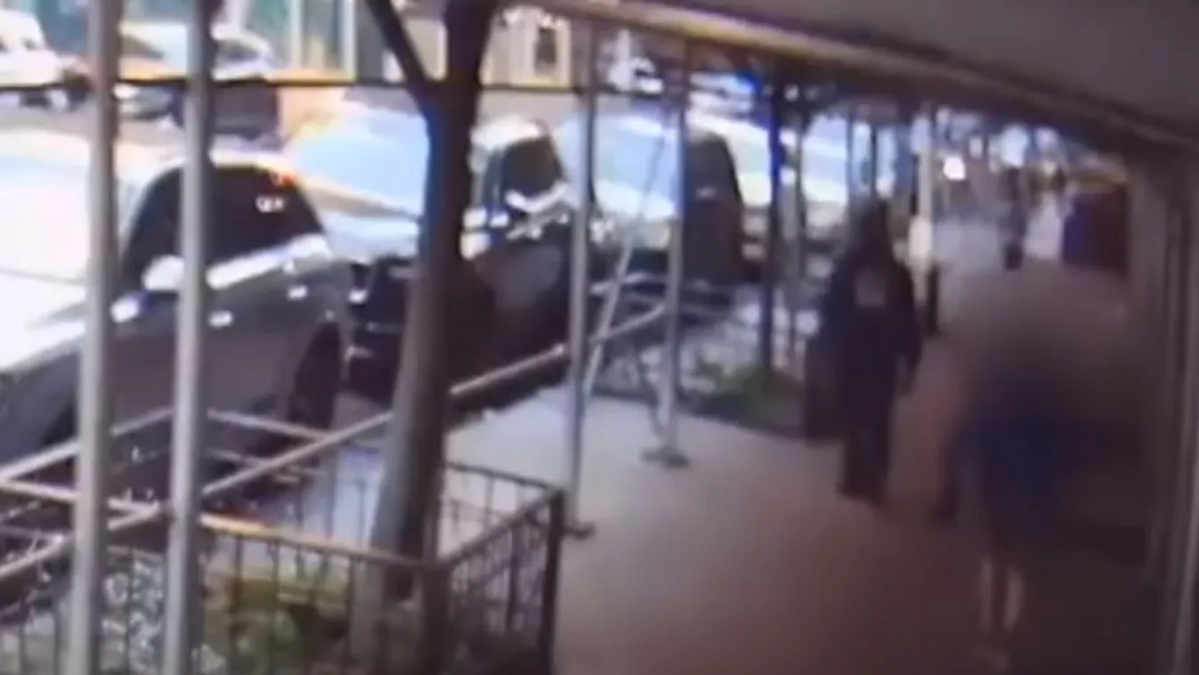 Brutális támadás kora reggel: összeverték az utcán a népszerű színészt – videó